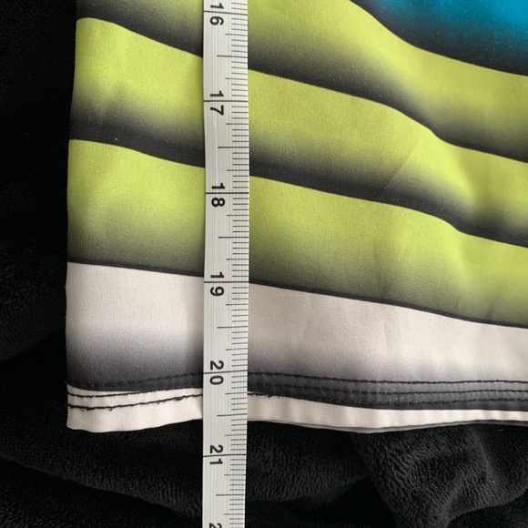 Quicksilver board shorts. Size tag unreadable. - Picture 14 of 16